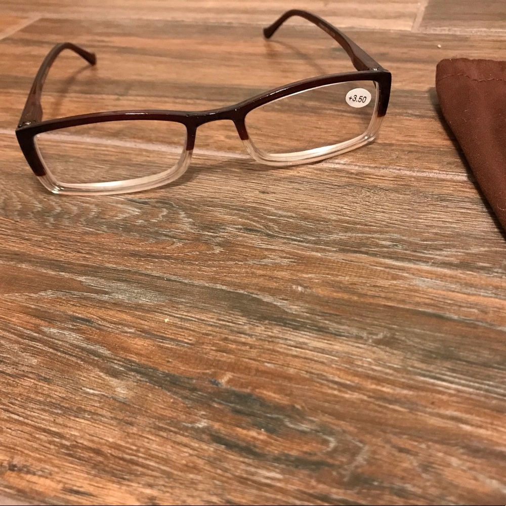👓 New, variety of brands, +3.50 readers.